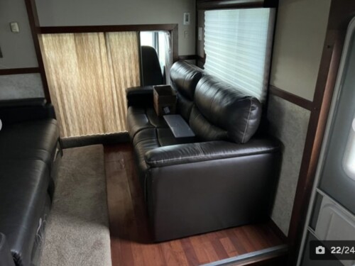2007 Volvo/Showhauler Dual Slide Coach D-12 4654HP, Automatic, 115k Miles, Loaded, Available Tdoay - Image 12